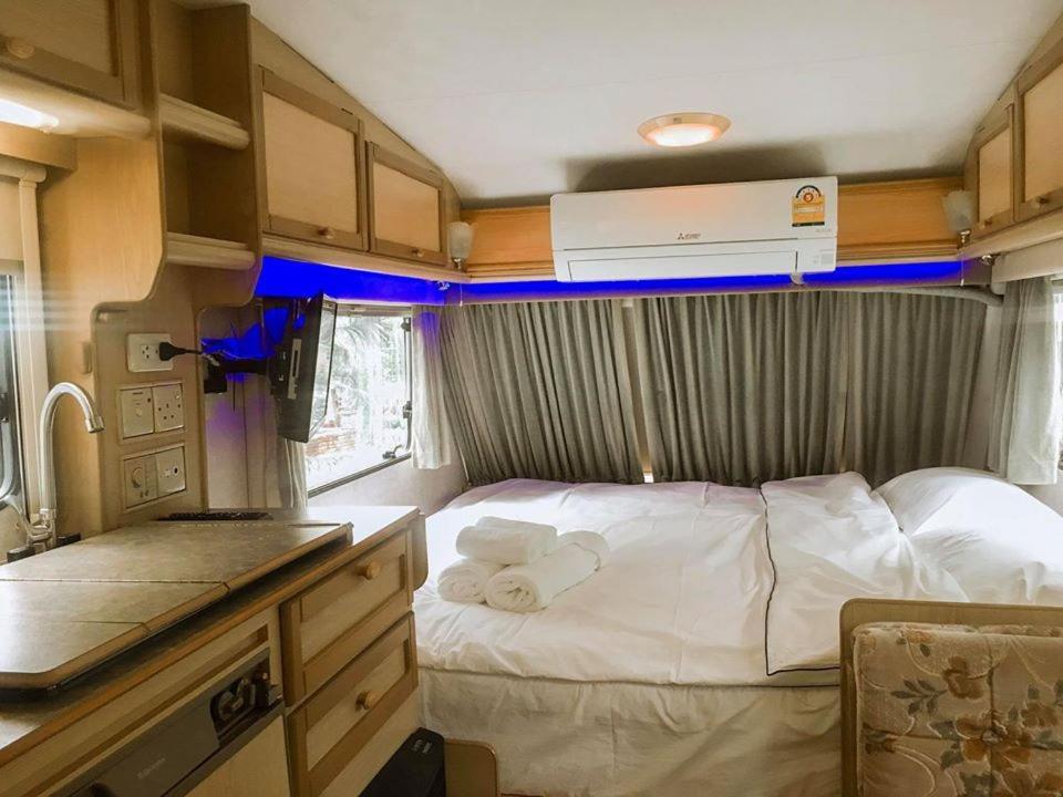 Nice Nite Campervans Ayutthaya Bagian luar foto